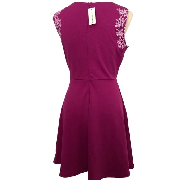 Francesca’s‎ Mi Ami Purple/White Embroidered Sleeveless Skater Dress. Size Med. - Picture 10 of 16